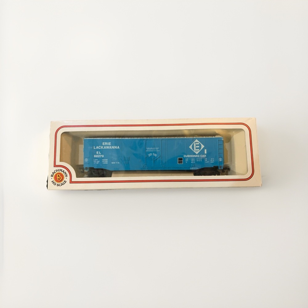 Bachmann HO Scale No.43-1010-G4 Erie Lackawanna 51' Steel Plug Door Box Car